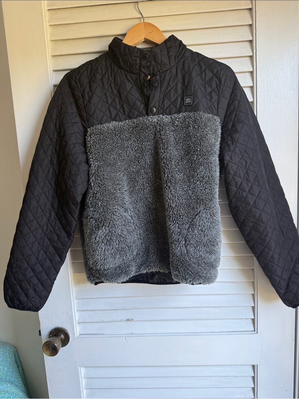 Rip Curl ski pullover with pockets!